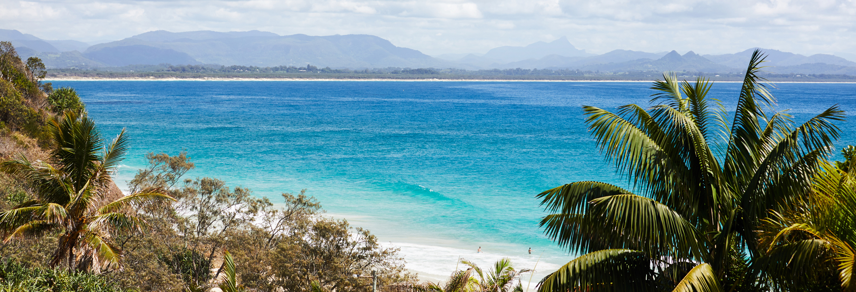 Wategos Beach panorama and luxury bedroom